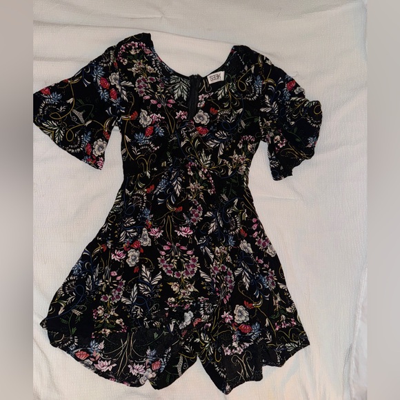 "Seek The Label" Flirty Floral Romper Navy Blue - Picture 4 of 4